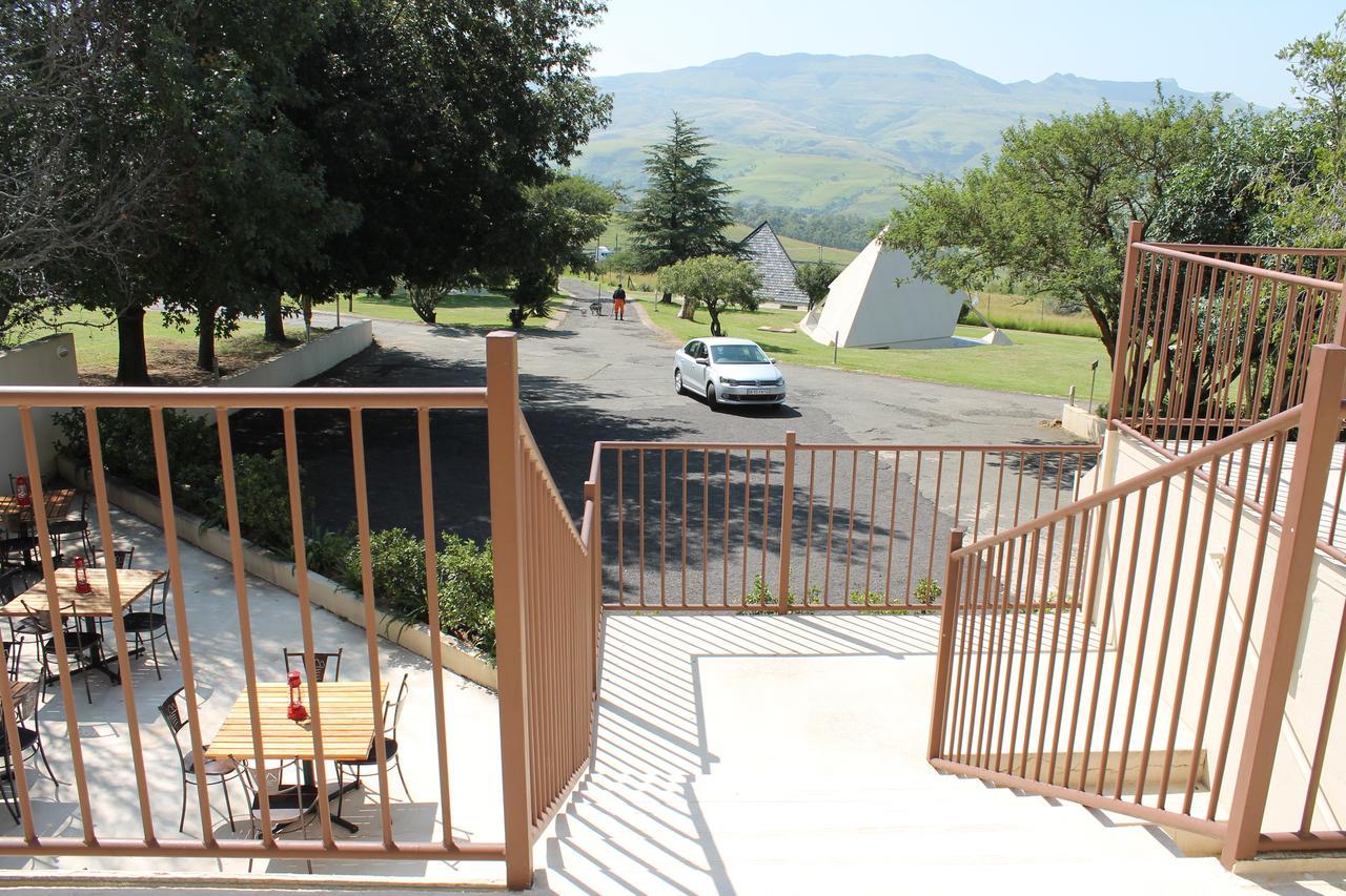 Pyramids Motel Van Reenen Exterior photo
